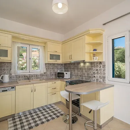 בית נופש Elaionas 2 In Svoronata! סבורונטה